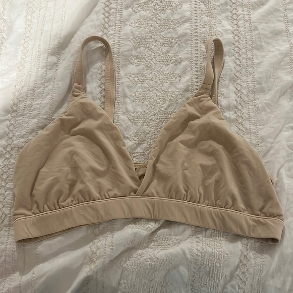 Skims 4x fits everyone triangle bralette—runs small